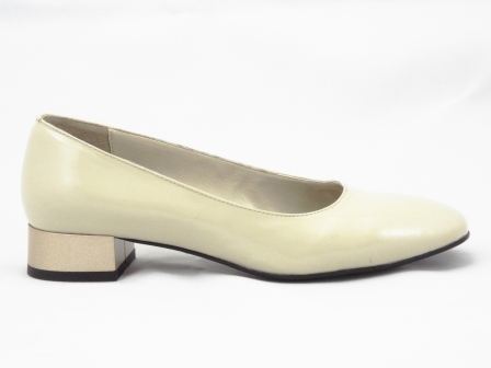 Pantofi dama bej din piele naturala lacuita , cu toc de 3 cm biashoes.ro imagine reduceri